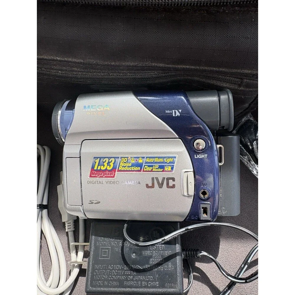 JVC GR-D93U MiniDV Digital Camcorder Bundle Tested Working w/ Bag Batteries